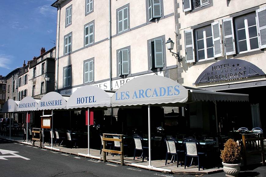 Le restaurant - Restaurant Les Arcades - Hôtel Les Roches - Restaurant Saint Flour ville haute - Bar Saint Flour