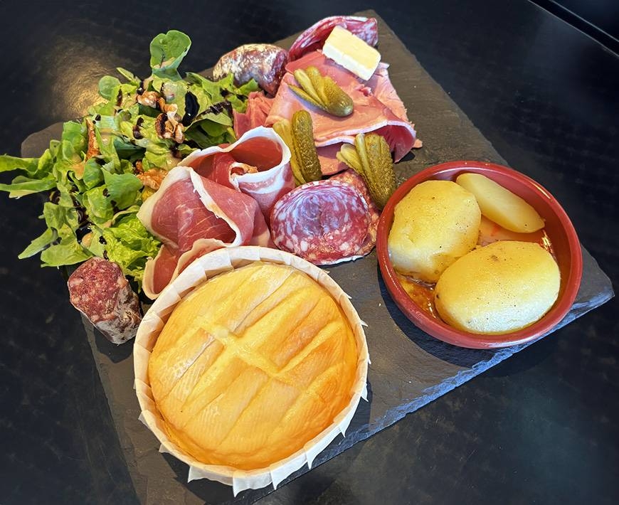 Le restaurant - Restaurant Les Arcades - Hôtel Les Roches - Restaurant Saint Flour ville haute - Restaurant Saint Flour ouvert le dimanche